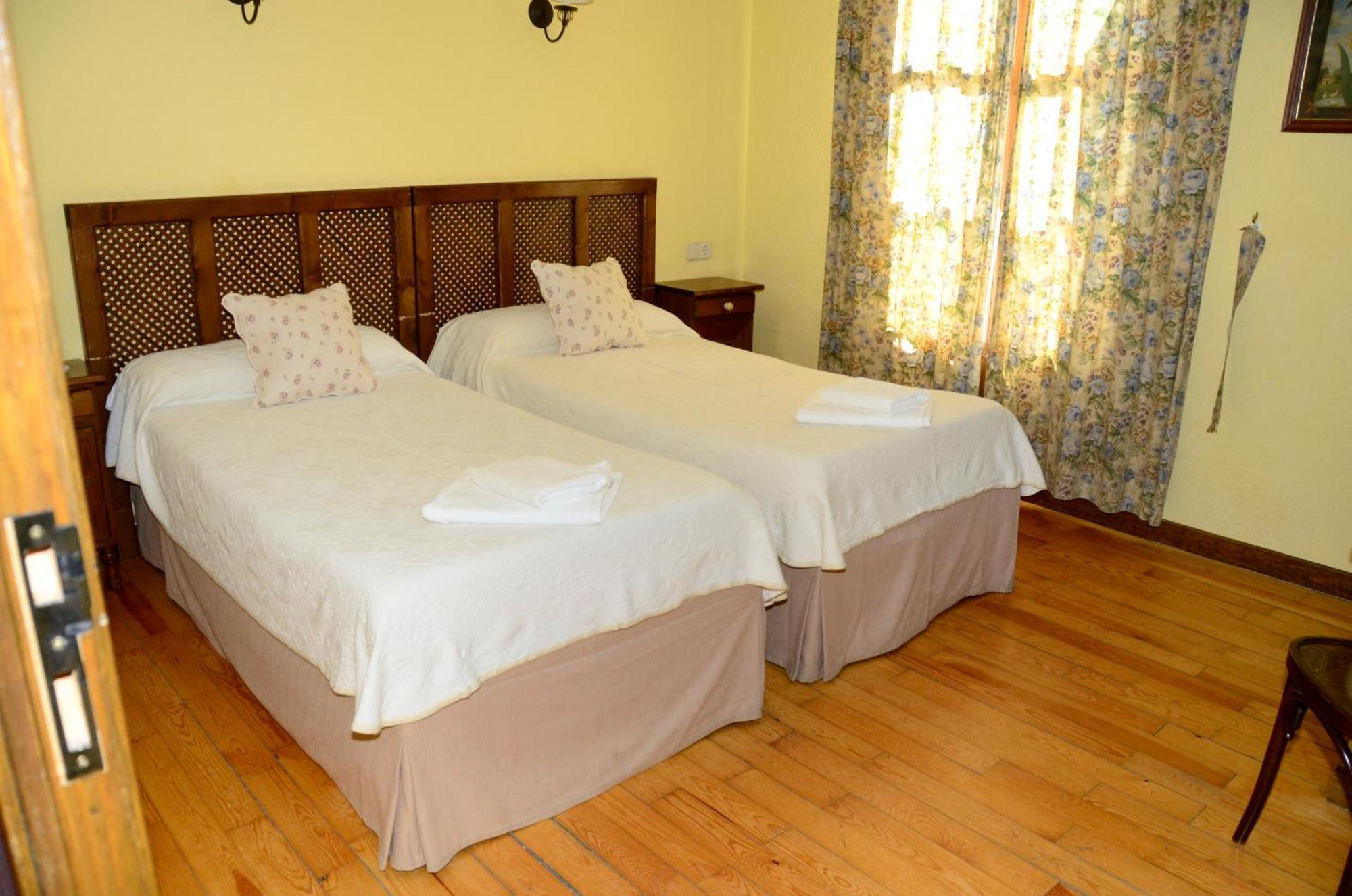 Hotel Charle Jaca Quarto foto